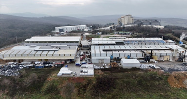 Sakarya'daki Yalıtım Fabrikasında Yangın: İki İşçi Yaralandı