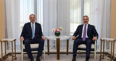 Dışişleri Bakanı Fidan, Yunan mevkidaşı ile bir araya geldi