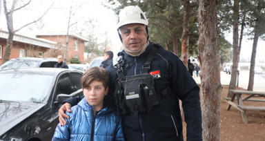 81'inci saatte enkazdan çıkarılan Beşir: Karanlıktı, çok bir şey görmüyordum