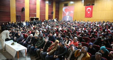 Türkiye'nin ilk astronotu Alper Gezeravcı Mersin'de öğrencilerle buluştu
