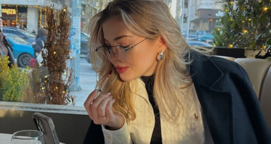 Gizem Güven can alan sarı serumun reklamını yaptı