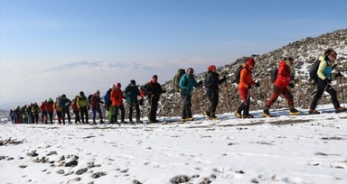 Ağrı Dağı'na kış tırmanışı başarıyla tamamlandı