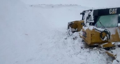Şırnak Beytüşşebap’ta karla mücadele ekiplerinin üstüne çığ düştü