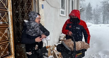 Rize'de kar mağduru ikiz bebekler için AFAD'dan hızlı müdahale