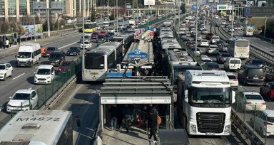 İstanbul'da metrobüs arızası yoğunluğu artırdı