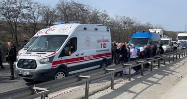 Bilecik'te tır ile otobüs çarpıştı, 11 yaralı