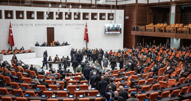 CHP milletvekillerinin kürsü işgali nedeniyle TBMM Genel Kurulu kapatıldı