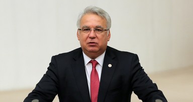 Eski AK Parti milletvekili Hüseyin Kocabıyık 'tedbirli kesin ihraç' kararıyla disipline sevk edildi
