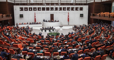 Emeklilere müjde: Bayram ikramiyesi 4 bin TL'ye çıkarıldı