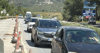 Bodrum'da bayram yoğunluğu: 24 saatte 10 bin araç giriş yaptı