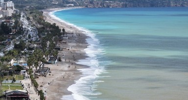 Antalya'da sağanak yağış sonrası deniz renk değiştirdi