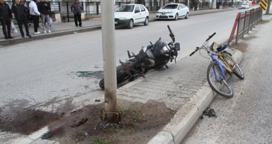 Motosikletle çarpışan bisikletli hayatını kaybetti