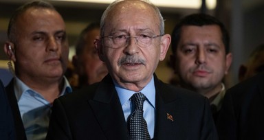 Kemal Kılıçdaroğlu, TBMM Başkanvekili Önder'i tedavi gördüğü hastanede ziyaret etti