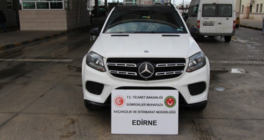 Sahte emeklilik belgesiyle Türkiye'ye sokulmak istenen araçlar yakalandı