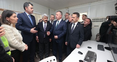 Bakan Kurum İzmit Körfezi'nde inceleme yaptı: 1.1 milyon metreküp dip çamurunu bertaraf ettik