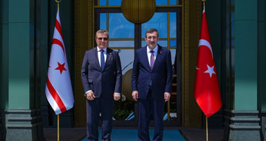 Cumhurbaşkanı Yardımcısı Yılmaz ve KKTC Başbakanı Üstel'in görüşmesi