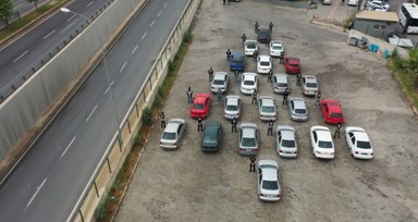 Depremde hasar gören araçların plakalarını değiştirip vurgun yapan çeteye "change" operasyonu: 5 tutuklama