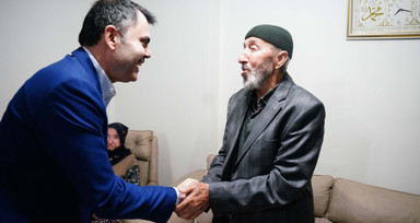 Bakan Kurum, köy evine konuk oldu