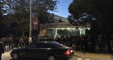 Boğaziçi Üniversitesi’nde göstericiler polise saldırdı: 13 polis yaralandı, 97 gözaltı