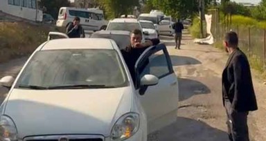 Yalova'da alt geçitte yol verme tartışmasında kadın sürücü trafiği kilitledi