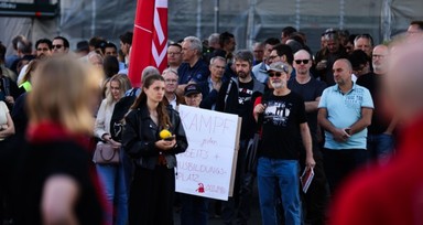 Almanya'nın Köln kentinde Ford fabrikasında üretim durma noktasına geldi işçiler greve gitti