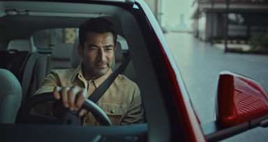 TOGG'un reklamında oynadığı için linç edilen Kenan İmirzalıoğlu'ndan eleştirilere yanıt