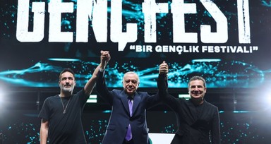 GENÇFEST'te renkli anlar: Erdoğan, Sagopa Kajmer ve Ferhat Göçer konserini izledi