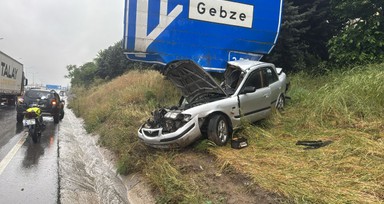 Takla atıp hurdaya dönen otomobilin sürücüsü yaralandı