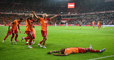 Galatasaray taraftarında büyük hazırlık! Victor Osimhen gitmesin diye harekete geçtiler