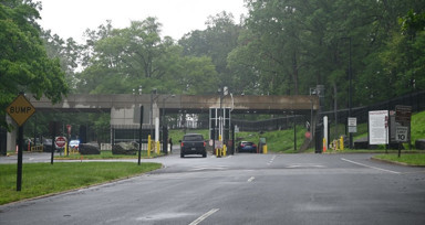 CIA binası yakınında şüpheli olay: Güvenlik görevlisi tarafından vuruldu