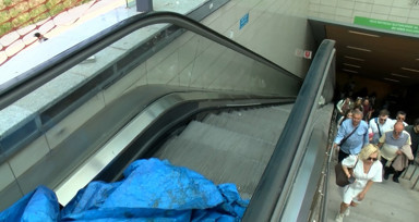 Ünalan Metrosu'nda yürüyen merdiven kırıldı: Yolcular zor anlar yaşadı