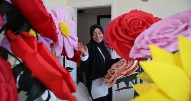 "Solmayan çiçek" hayali meslek sahibi yaptı