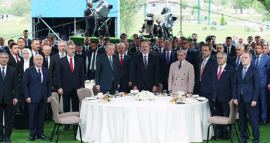 Cumhurbaşkanı Erdoğan, Azerbaycan Bağımsızlık Günü'nde düzenlenen konseri izledi