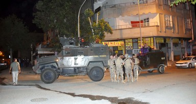 Polisin 'Dur' ihtarına ateş açarak karşılık verdi; bacağından vurularak yakalandı