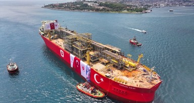 Osman Gazi fethin yıl dönümünde İstanbul Boğazı'nda