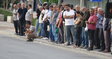 İzmir'de grevin ikinci günü! Duraklarda yine yoğunluk oluştu