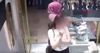 Müşteri gibi geldiği kuyumcu dükkanından altın bileklik çaldı