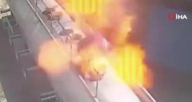 Ağzında sigarayla açtığı tanker kapağı bomba gibi patladı! O anlar kamerada