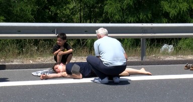 İstanbul'da göz yaşartan manzara: Kuzey Marmara'da kaza yapan annesinin başından ayrılmadı