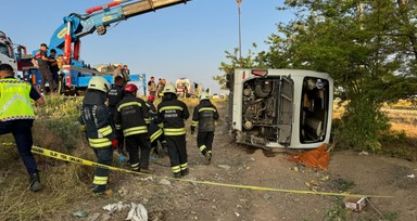 Konya'da bayram sabahı korkun kaza! Yolcu otobüsü devrildi: 1 ölü, 10'u ağır 26 yaralı