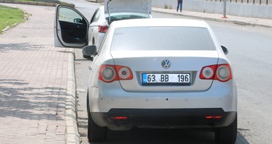 Şanlıurfa'nın en büyük AVM'sinde 18 aracın lastikleri bıçakla kesildi