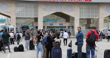 Van'dan Türkiye'ye giriş yapan İranlı turistler İsrail'e karşı intikam duygusu içinde