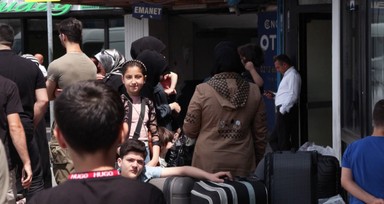 Hava sahası kapandı! İranlılar otobüslerle memleketlerine dönüyor