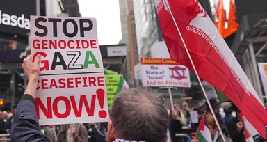 Times Meydanı’nda İran’a destek gösterisi düzenlendi