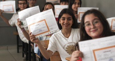Okullarda karne heyecanı! Yaklaşık 20 milyon öğrenci yaz tatiline girdi