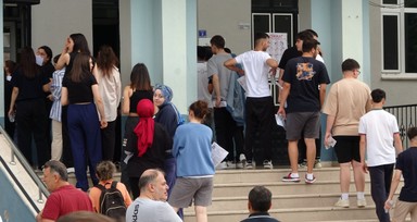 YKS maratonunda gergin anlar: Öğrenciler sınava yetişmeye çalıştı