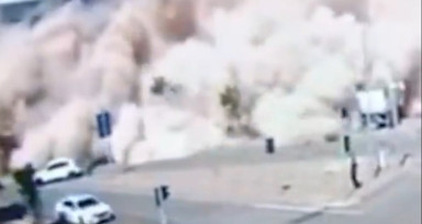 Pakistan’da facia: Bir bina çöktü, ölüler var