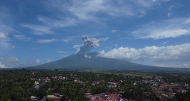 Yanardağ yeniden faaliyete geçti! Bölgeye girişler yasaklandı