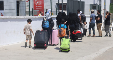 Çifte vatandaşlığı bulunan Suriyeliler Civegözü'nde yoğunluk oluşturdu