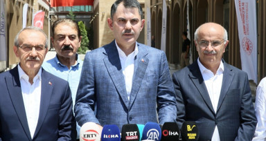 Bakan Kurum’dan Özgür Özel’e eleştiri: Biz yapıyoruz, siz vaat veriyorsunuz